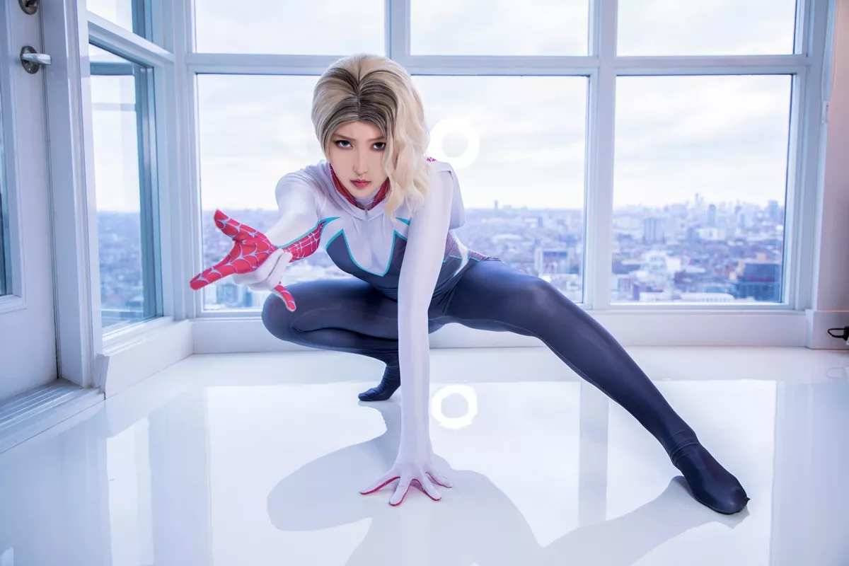 网络美女MisswarmJ-Spider Gwen主题私房性感紧身蜘蛛侠服饰秀完美身材诱惑写真43P