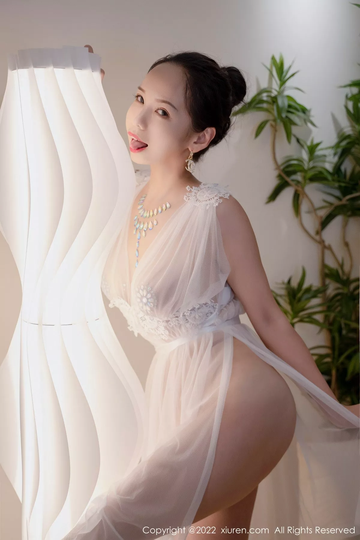 XiuRen第5434期_模特大美妞儿私房透视薄纱露情趣镶钻服饰秀火辣身材诱惑写真62P