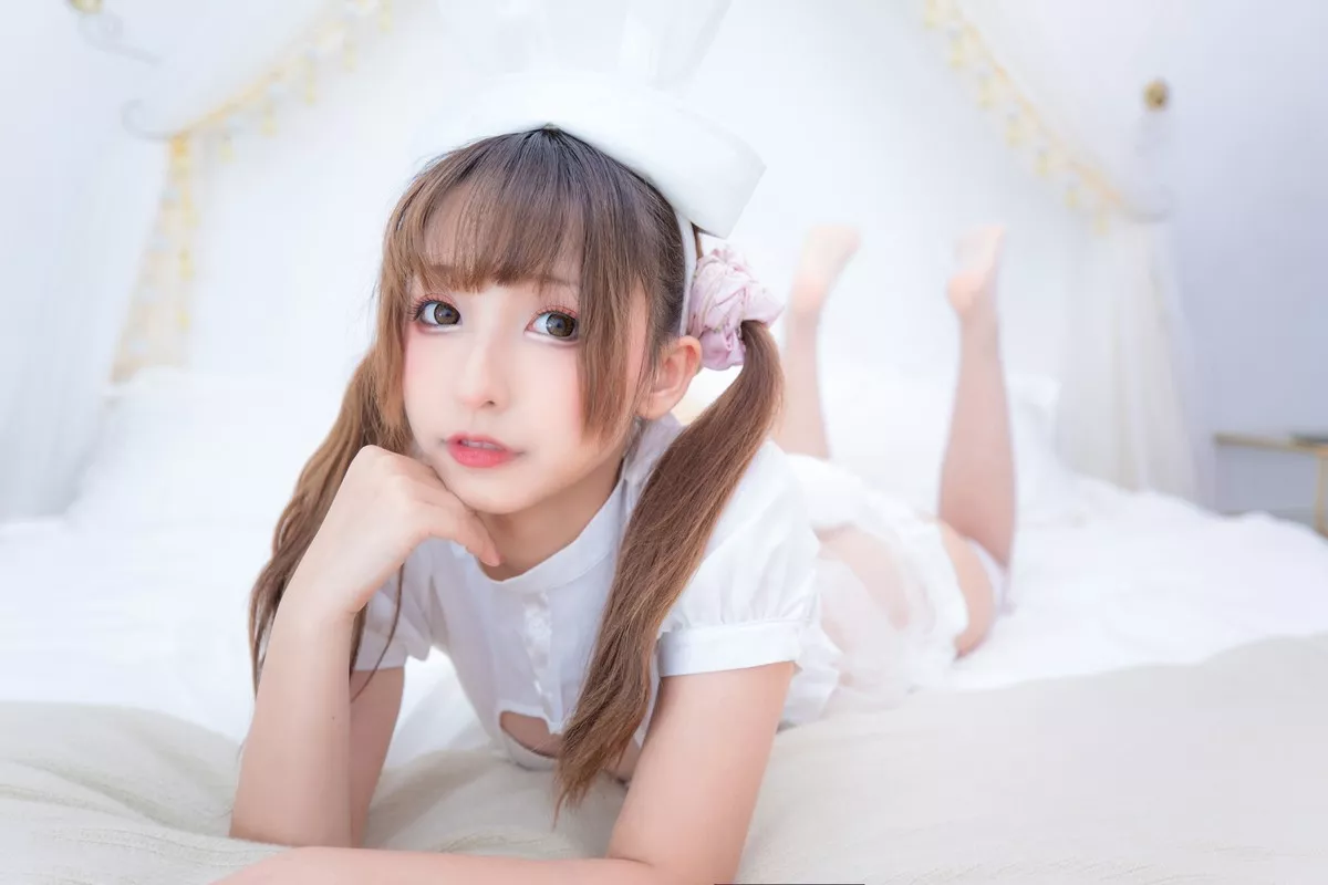 萝莉美女神楽坂真冬百合情书主题居家私房性感白色服饰配白色蕾丝袜诱惑写真150P
