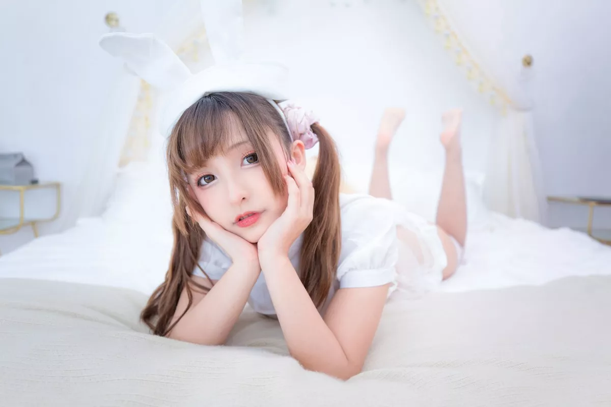 萝莉美女神楽坂真冬百合情书主题居家私房性感白色服饰配白色蕾丝袜诱惑写真150P