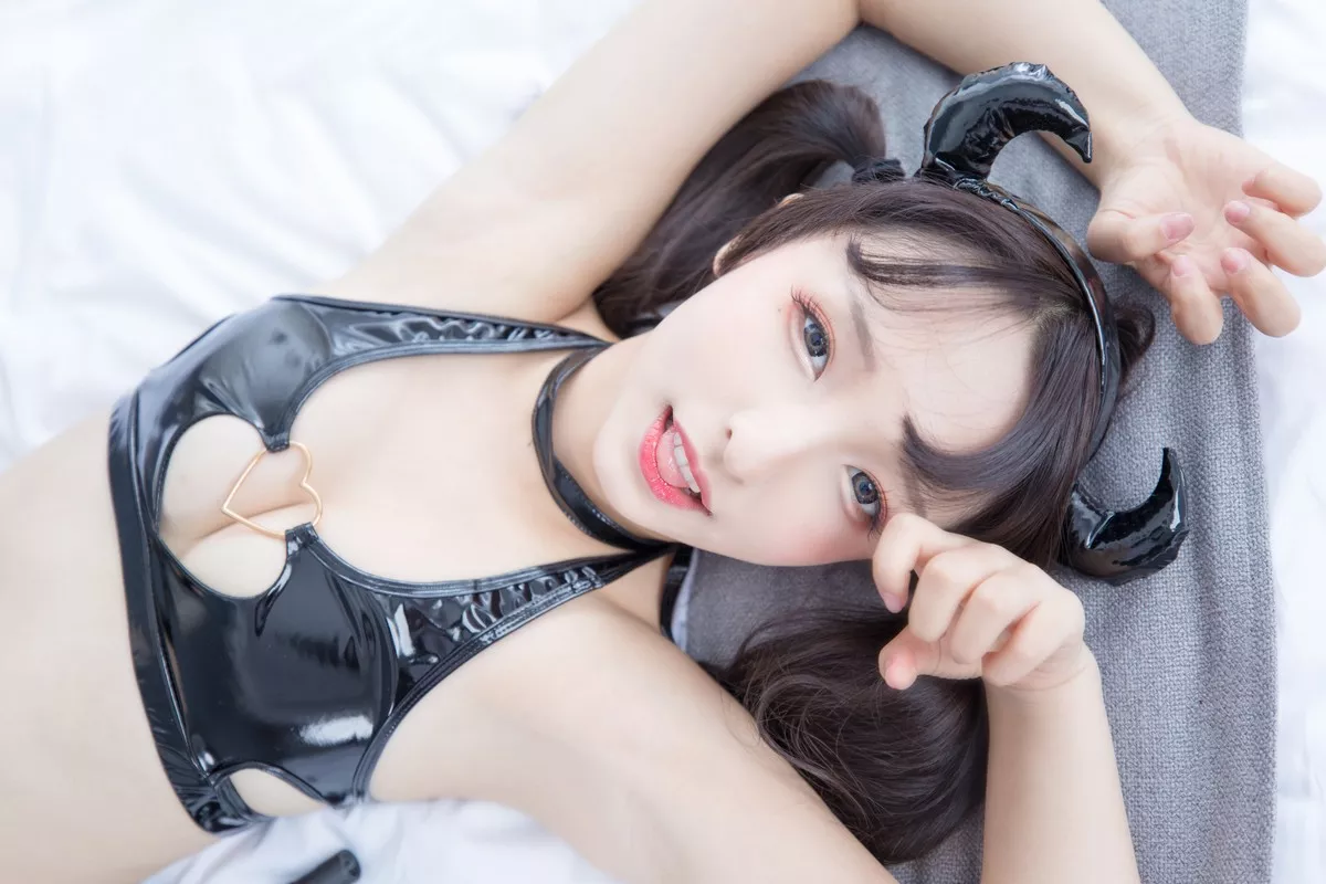 萝莉美女神楽坂真冬美女武士主题性感黑色皮质服饰秀完美身材迷人诱惑写真150P