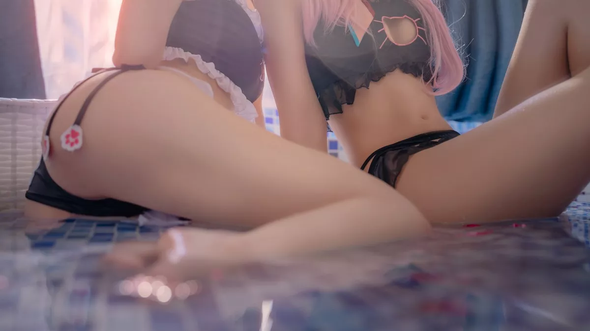 网络美女可可老师夏日双子主题私房性感姐妹花粉色情趣服饰秀完美身材诱惑写真42P
