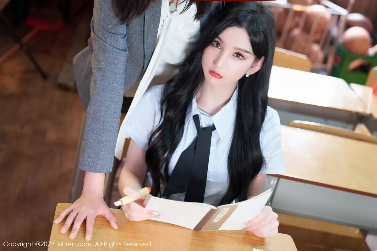 XiuRen第5452期_女神周于希Sally学妹装扮半脱露黑色蕾丝边内衣撩人诱惑写真76P