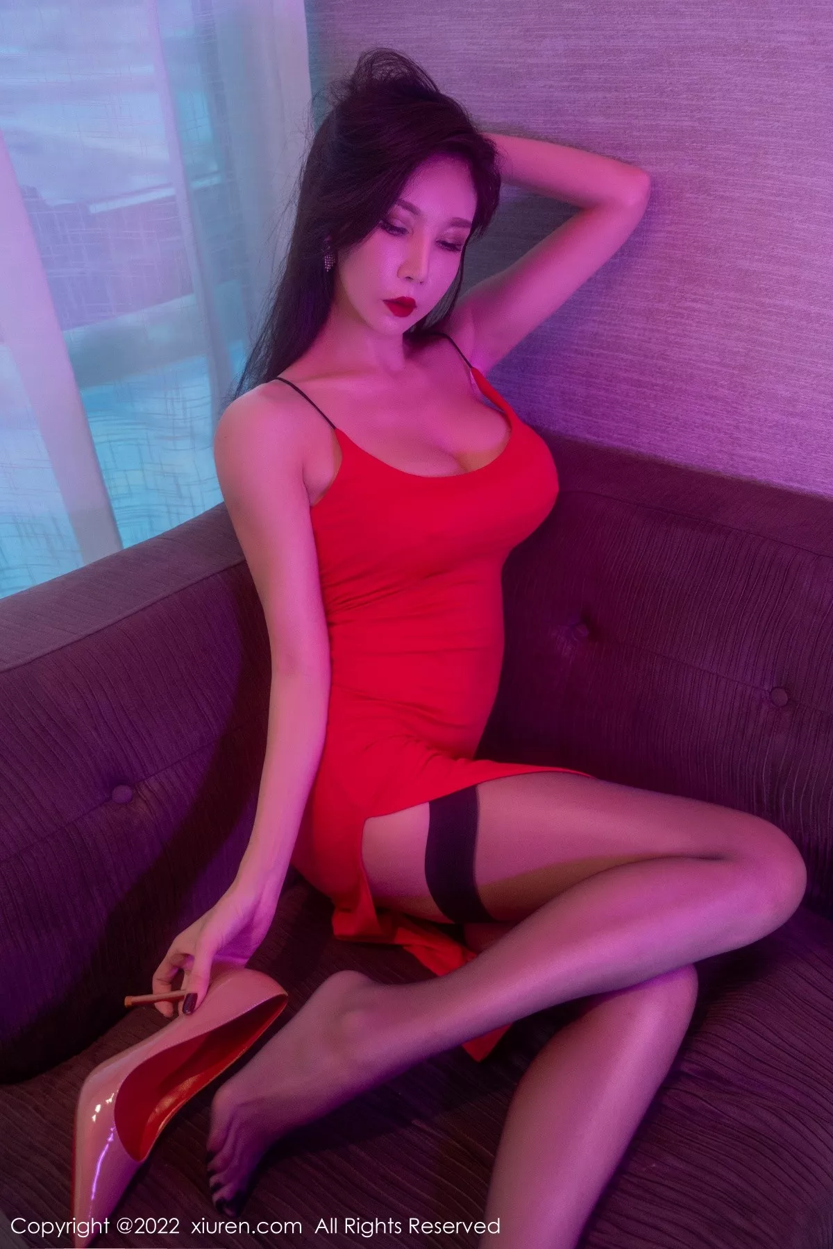 XiuRen第5454期_模特陈怡曼私房性感红色吊带裙配豹纹内裤秀魔鬼身材诱惑写真63P