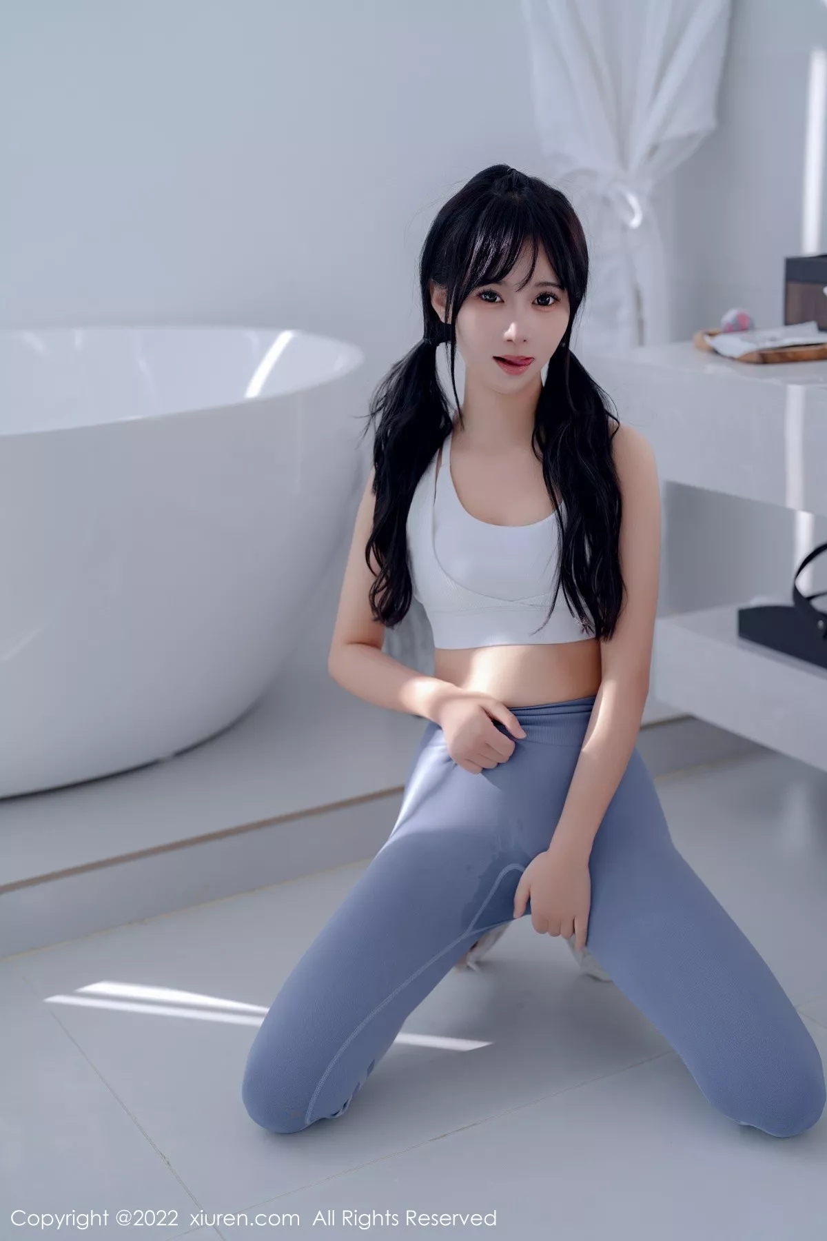 XiuRen第5463期_女神小果冻儿大理旅拍私房性感运动服紧身秀完美身材诱惑写真55P