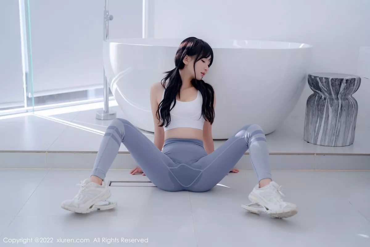 XiuRen第5463期_女神小果冻儿大理旅拍私房性感运动服紧身秀完美身材诱惑写真55P