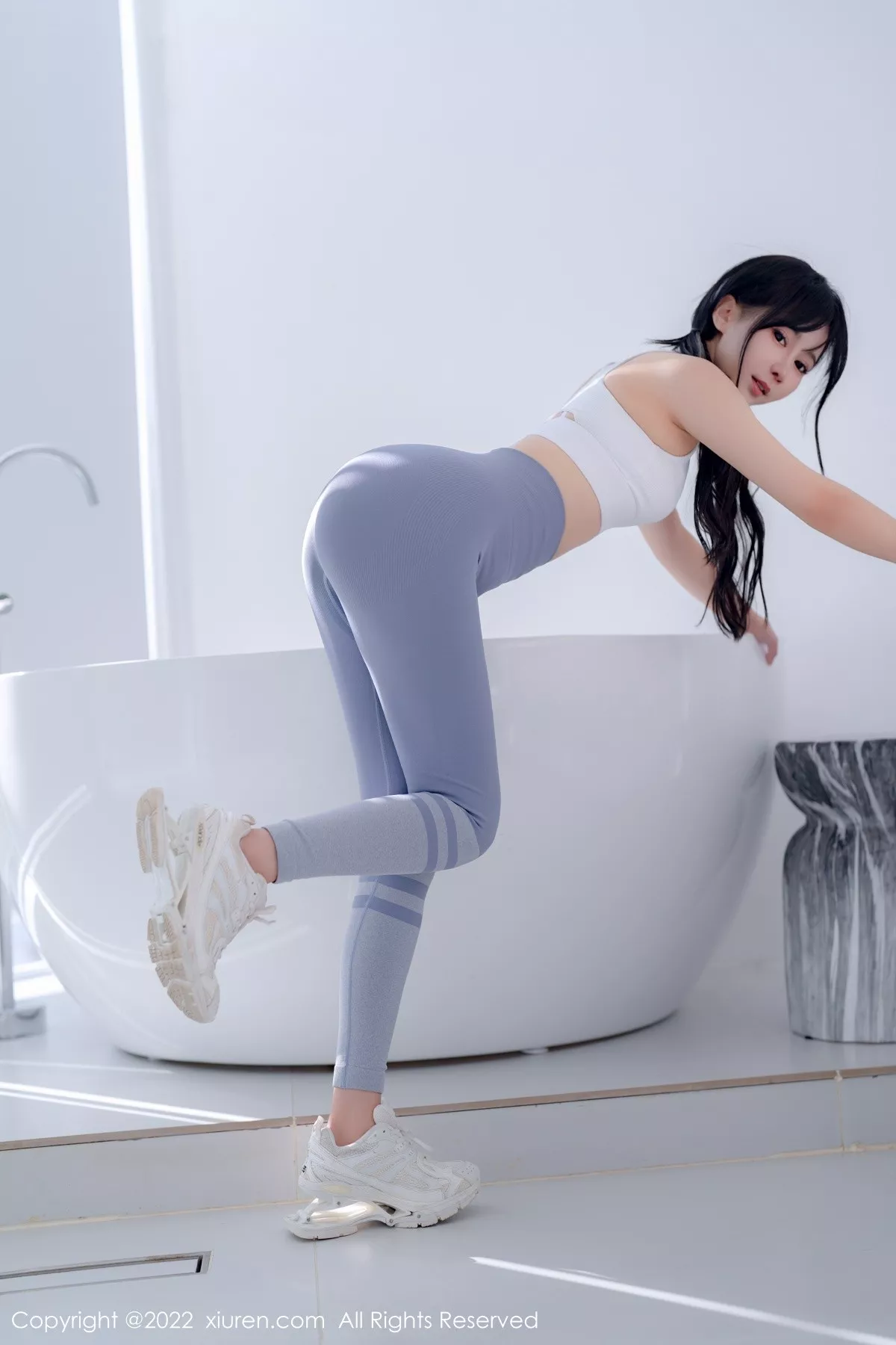 XiuRen第5463期_女神小果冻儿大理旅拍私房性感运动服紧身秀完美身材诱惑写真55P