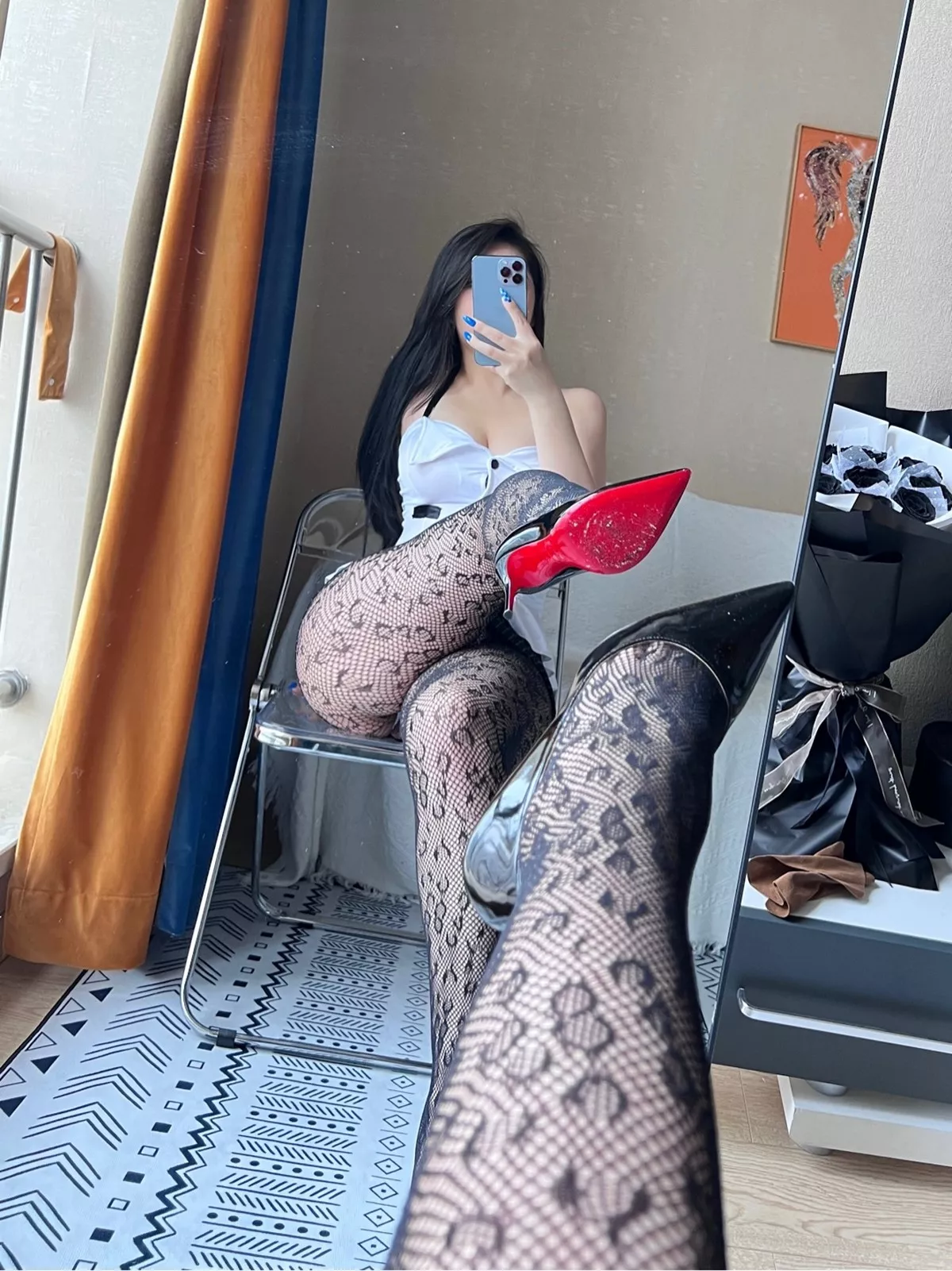 网络美女小王同学微密圈套图私房性感黑丝渔网服饰系列秀浑圆翘臀诱惑写真166P