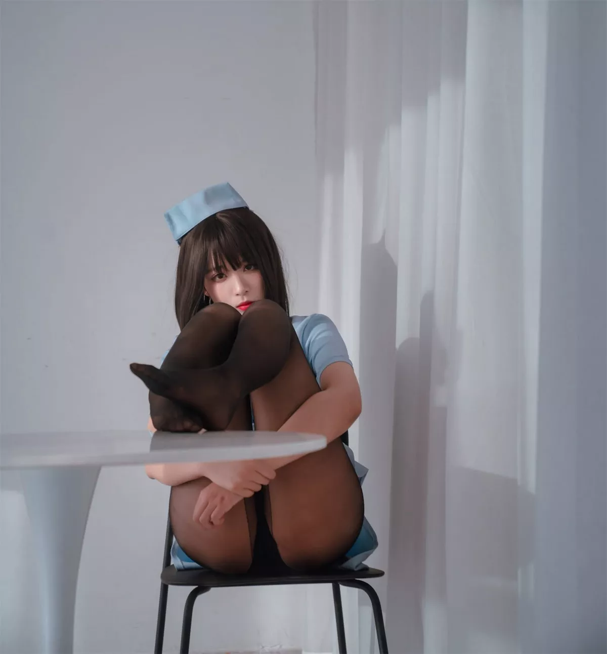 网络美女轩萧学姐蓝色护士主题私房性感护士装配超薄黑丝裤袜秀美腿诱惑写真75P
