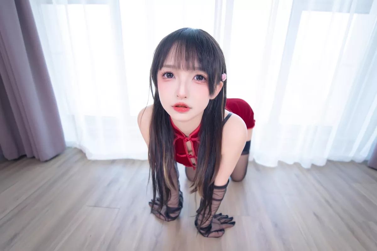 萝莉美女神楽坂真冬甜蜜皮鞭主题私房性感红色旗袍配黑丝吊袜极致魅惑写真75P