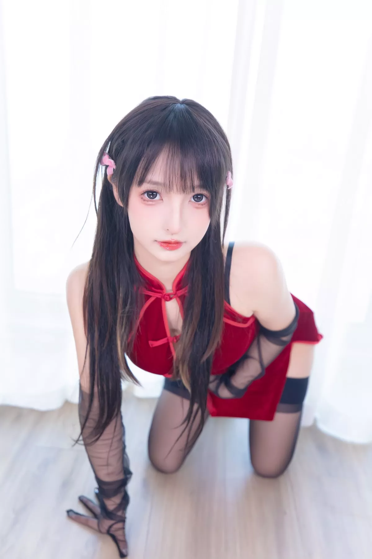 萝莉美女神楽坂真冬甜蜜皮鞭主题私房性感红色旗袍配黑丝吊袜极致魅惑写真75P