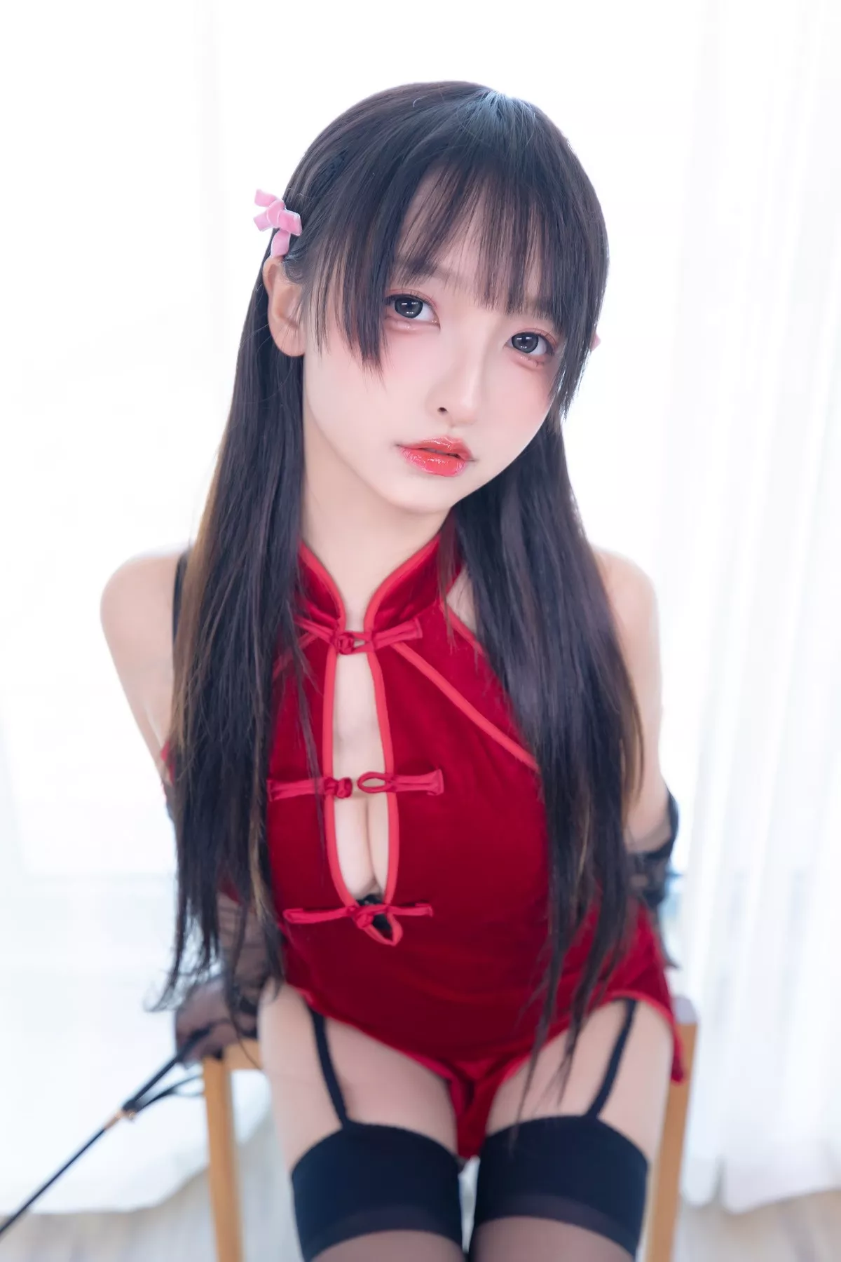 萝莉美女神楽坂真冬甜蜜皮鞭主题私房性感红色旗袍配黑丝吊袜极致魅惑写真75P