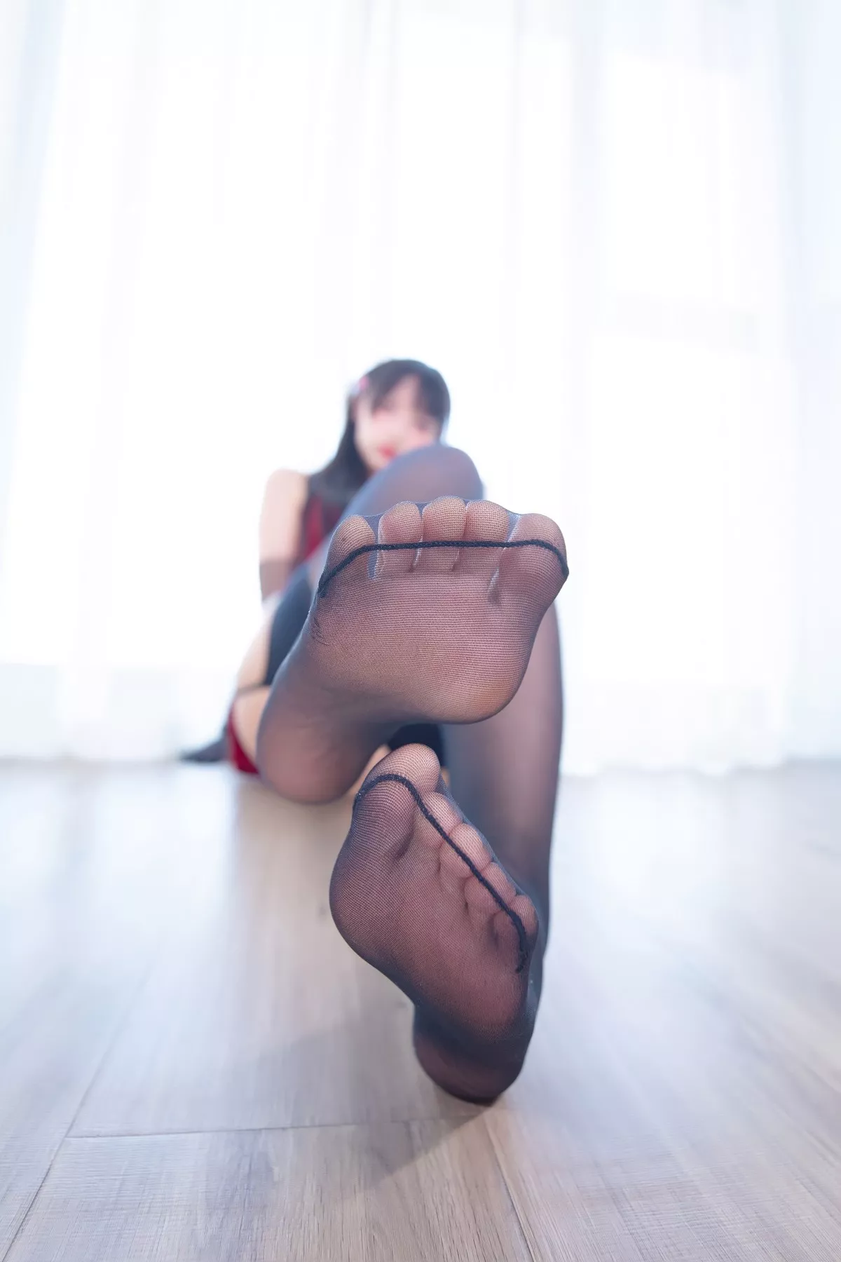 萝莉美女神楽坂真冬甜蜜皮鞭主题私房性感红色旗袍配黑丝吊袜极致魅惑写真75P