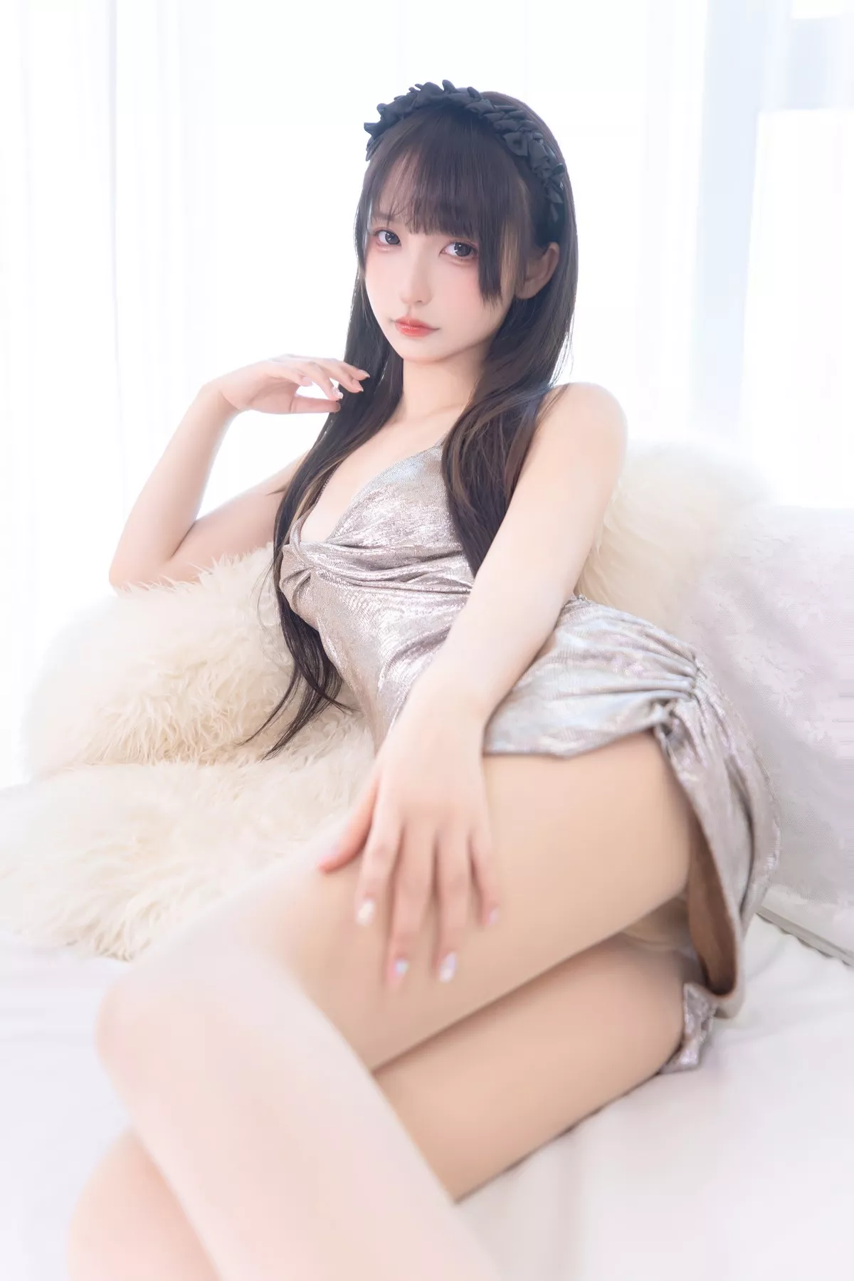 萝莉美女神楽坂真冬午后红茶主题私房低胸吊带裙配超薄肉丝秀翘臀诱惑写真75P