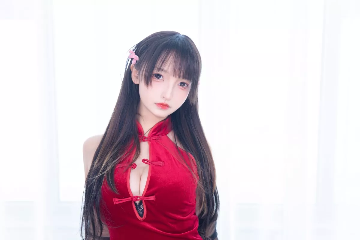 萝莉美女神楽坂真冬甜蜜皮鞭主题私房性感红色旗袍配黑丝吊袜极致魅惑写真75P