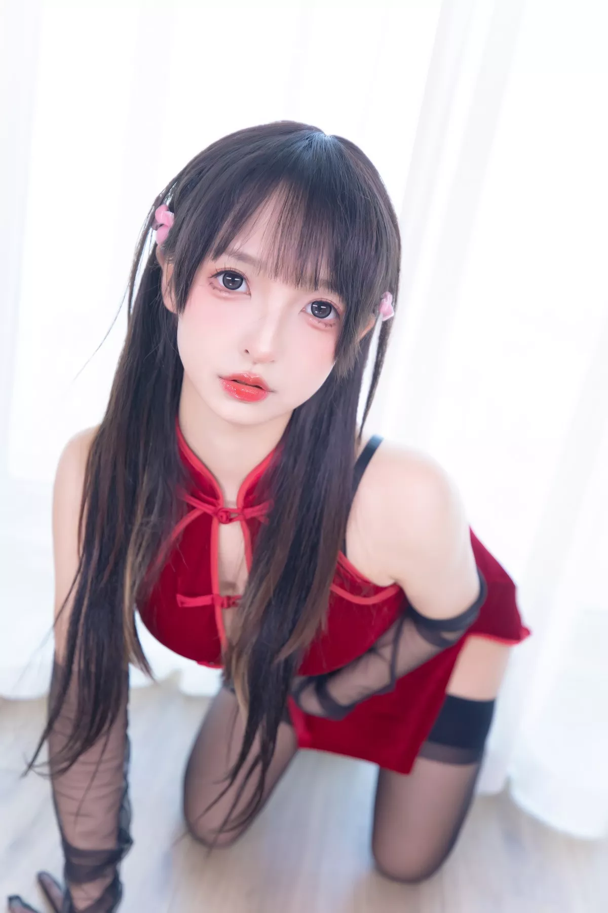 萝莉美女神楽坂真冬甜蜜皮鞭主题私房性感红色旗袍配黑丝吊袜极致魅惑写真75P