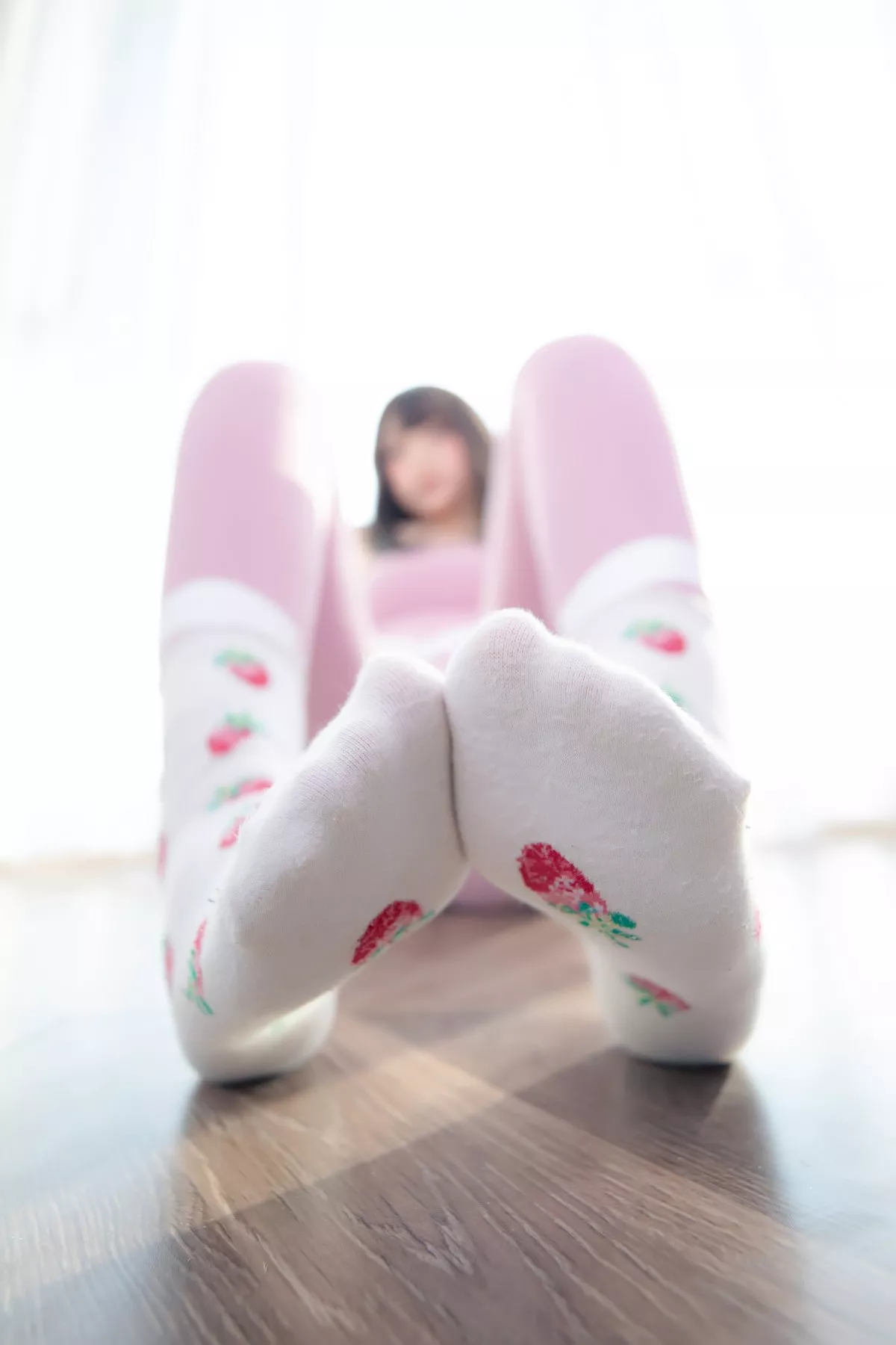 萝莉美女神楽坂真冬草莓蜜桃主题私房性感粉色运动服饰秀完美身材诱惑写真75P