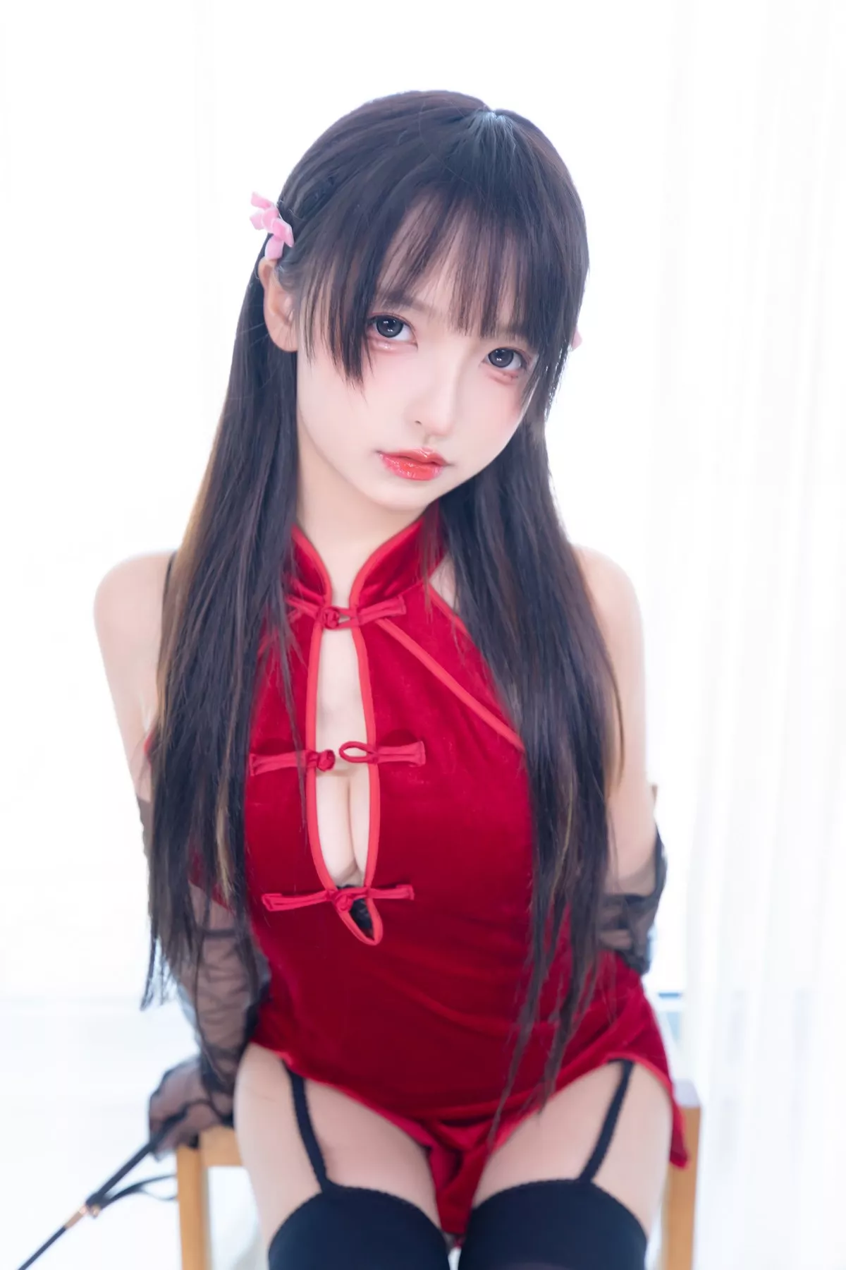 萝莉美女神楽坂真冬甜蜜皮鞭主题私房性感红色旗袍配黑丝吊袜极致魅惑写真75P