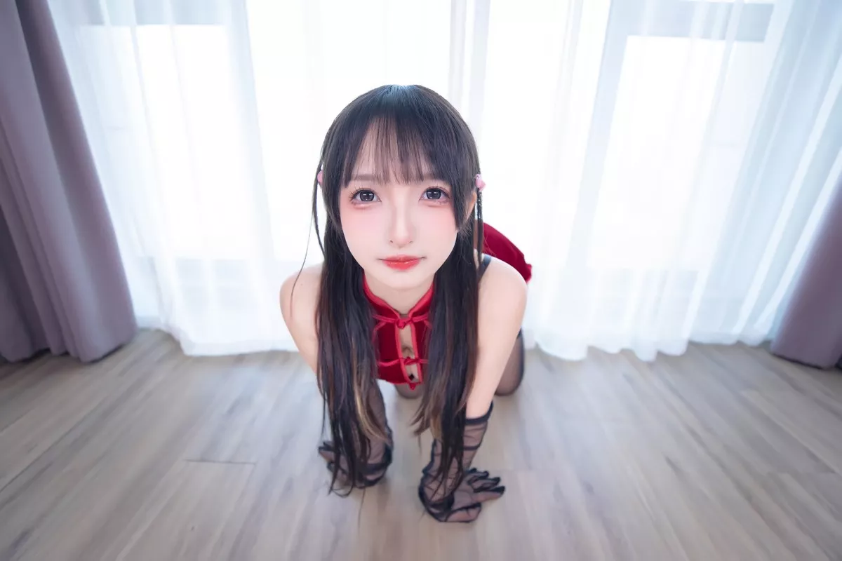 萝莉美女神楽坂真冬甜蜜皮鞭主题私房性感红色旗袍配黑丝吊袜极致魅惑写真75P
