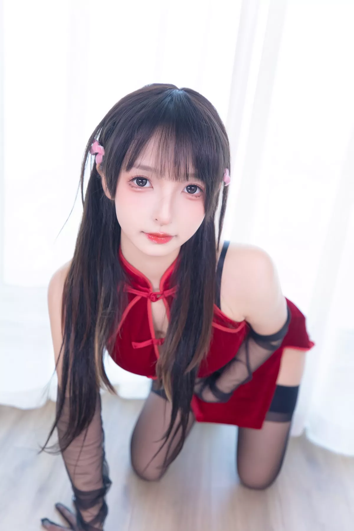 萝莉美女神楽坂真冬甜蜜皮鞭主题私房性感红色旗袍配黑丝吊袜极致魅惑写真75P