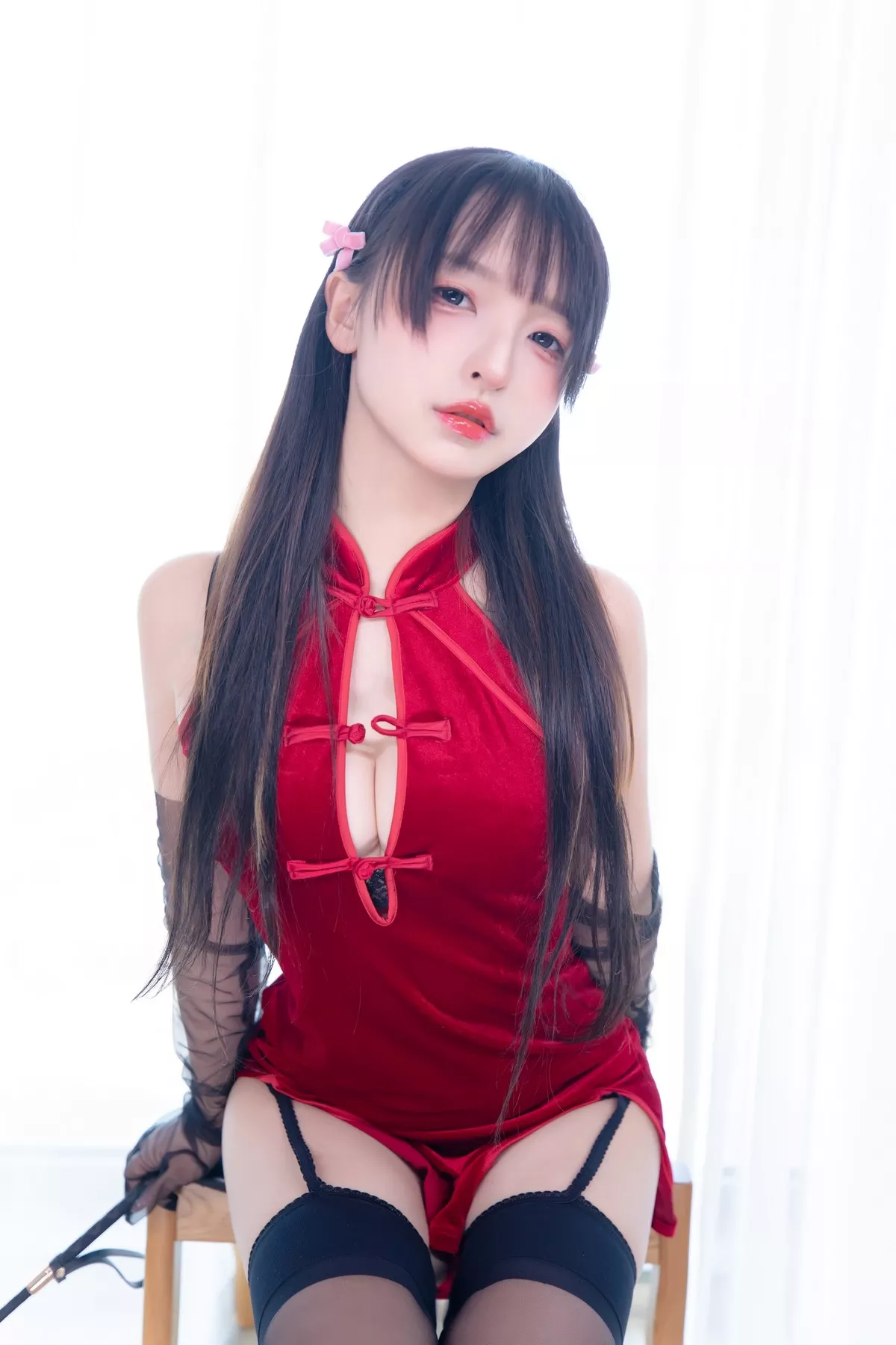 萝莉美女神楽坂真冬甜蜜皮鞭主题私房性感红色旗袍配黑丝吊袜极致魅惑写真75P