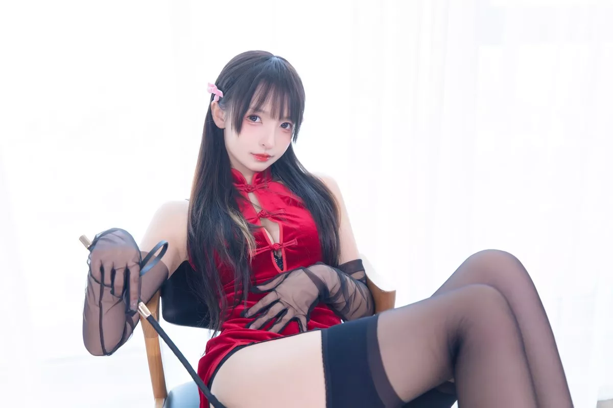 萝莉美女神楽坂真冬甜蜜皮鞭主题私房性感红色旗袍配黑丝吊袜极致魅惑写真75P