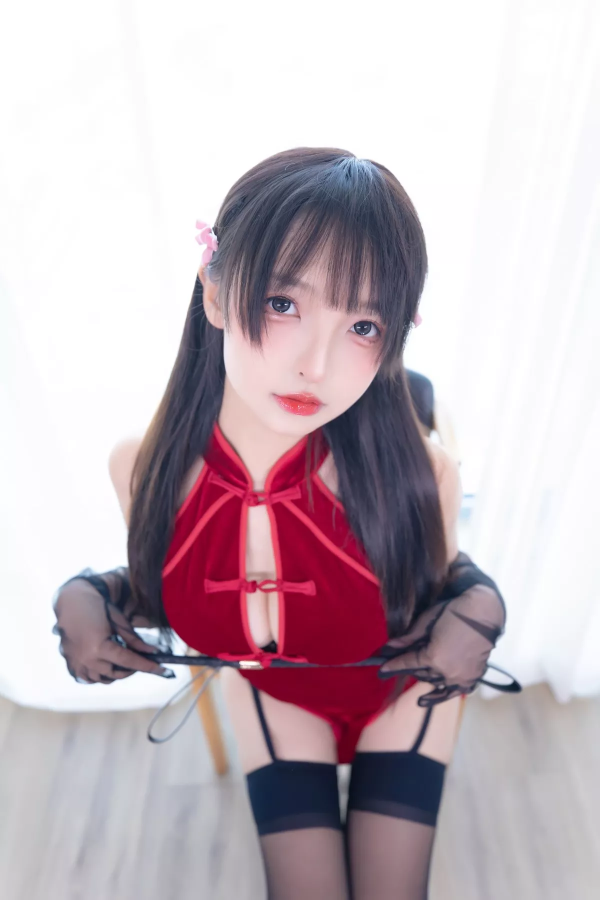 萝莉美女神楽坂真冬甜蜜皮鞭主题私房性感红色旗袍配黑丝吊袜极致魅惑写真75P