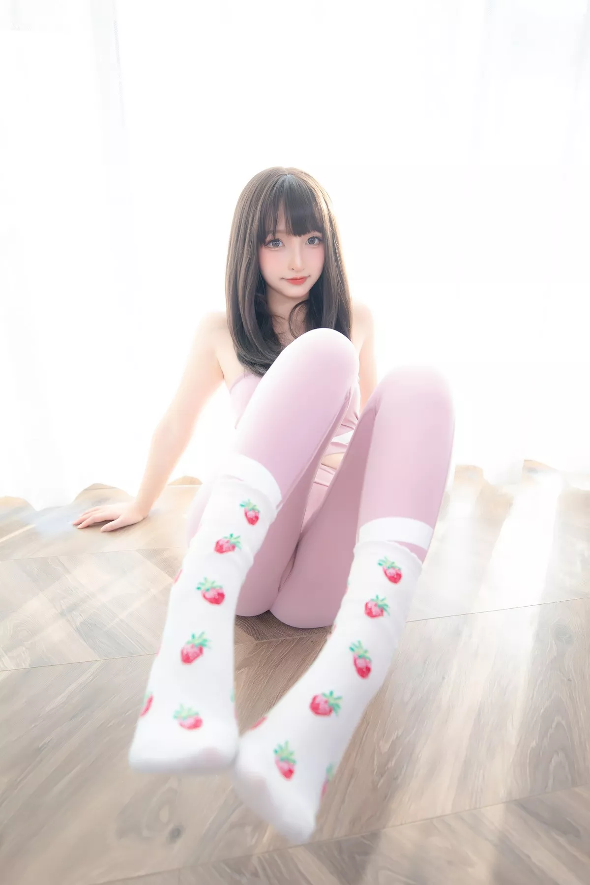 萝莉美女神楽坂真冬草莓蜜桃主题私房性感粉色运动服饰秀完美身材诱惑写真75P
