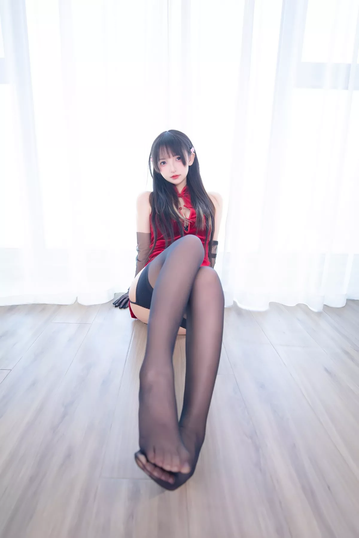 萝莉美女神楽坂真冬甜蜜皮鞭主题私房性感红色旗袍配黑丝吊袜极致魅惑写真75P