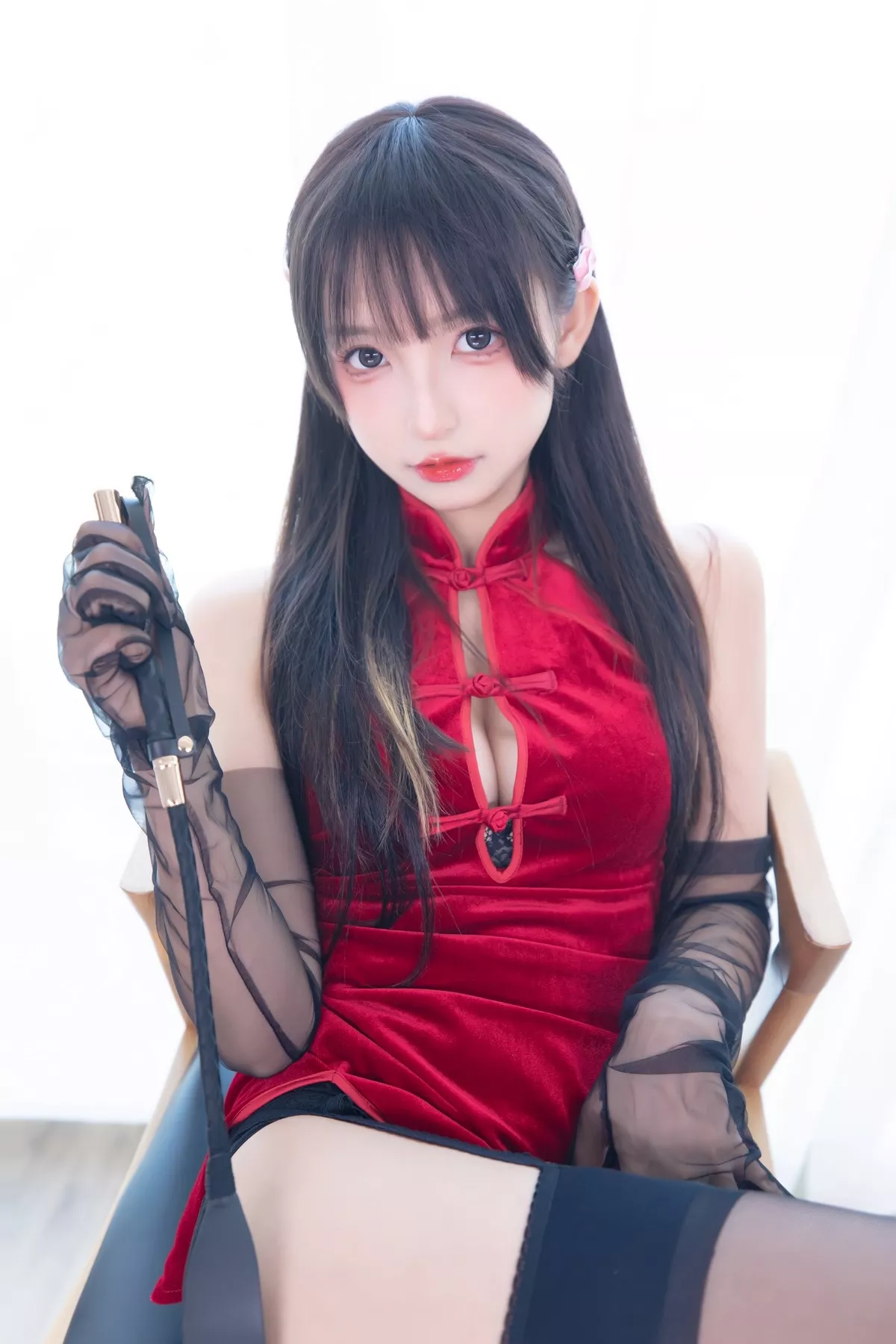 萝莉美女神楽坂真冬甜蜜皮鞭主题私房性感红色旗袍配黑丝吊袜极致魅惑写真75P