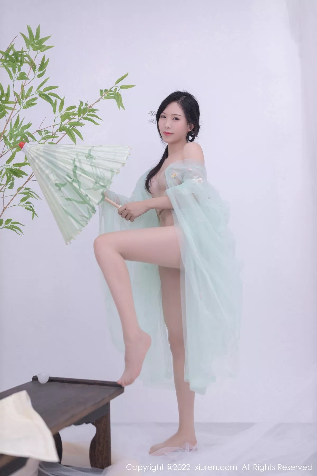 XiuRen第5345期_模特利世私房性感淡绿色轻透古装服饰透视秀火辣身材诱惑写真72P