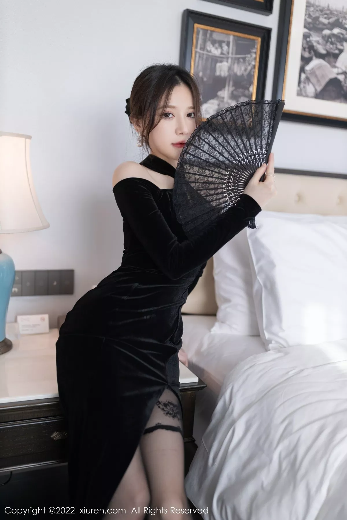 XiuRen第5362期_模特鱼子酱Fish云南旅拍脱黑色露肩礼裙露蕾丝内衣迷人诱惑写真79P