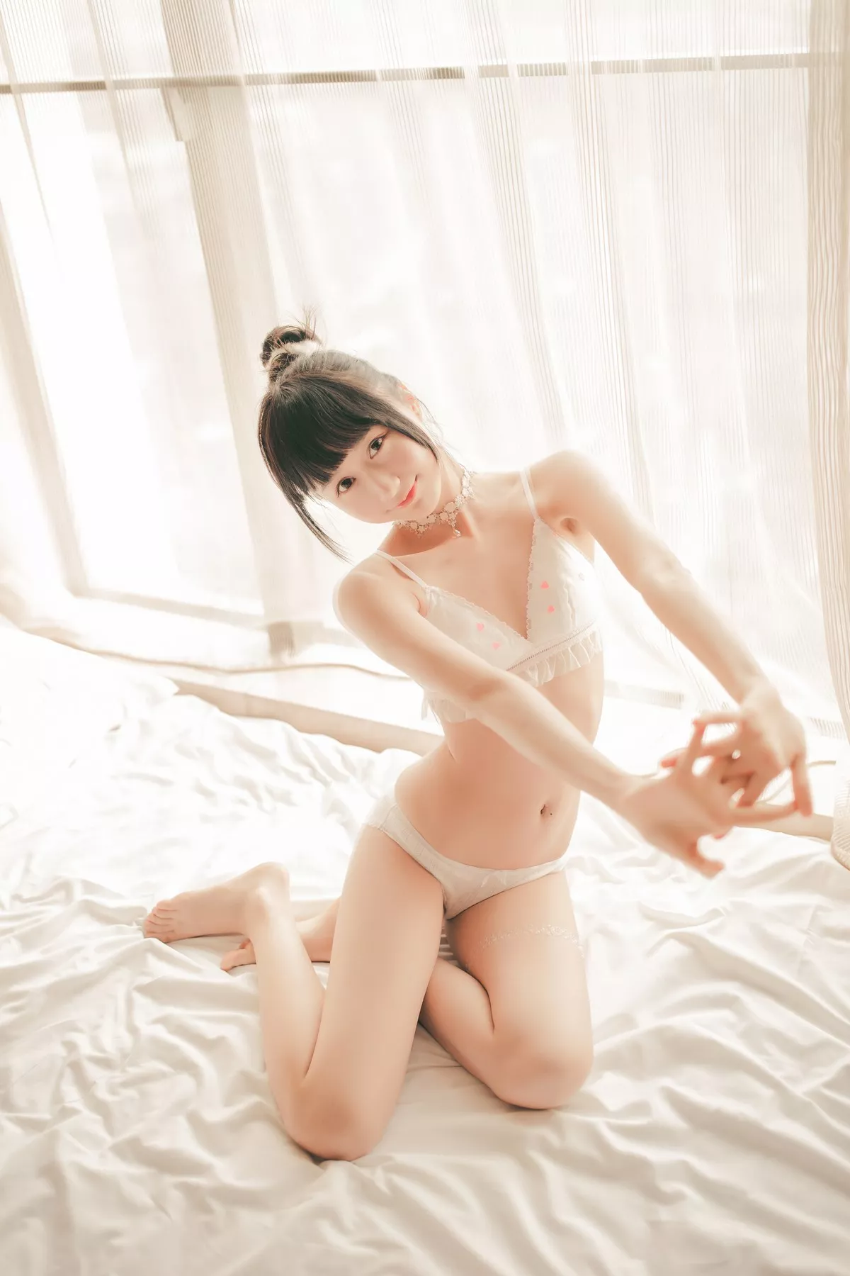 萌系小姐姐木绵绵OwO暖洋洋私房主题床上性感白色内衣秀完美身材靓丽迷人写真28P