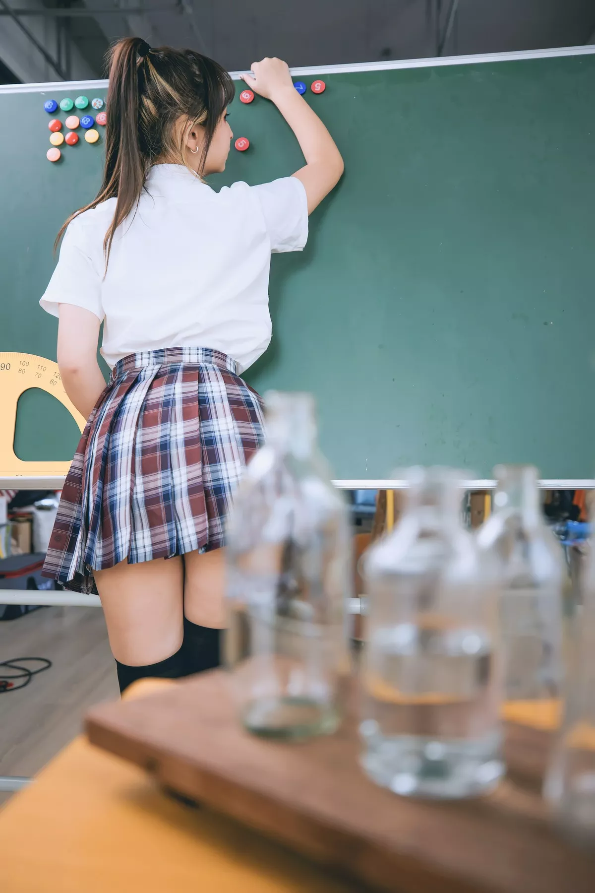 萝莉美女神楽板真冬百合教室主题教室里师生情主题性感白T配黑丝袜诱惑写真150P