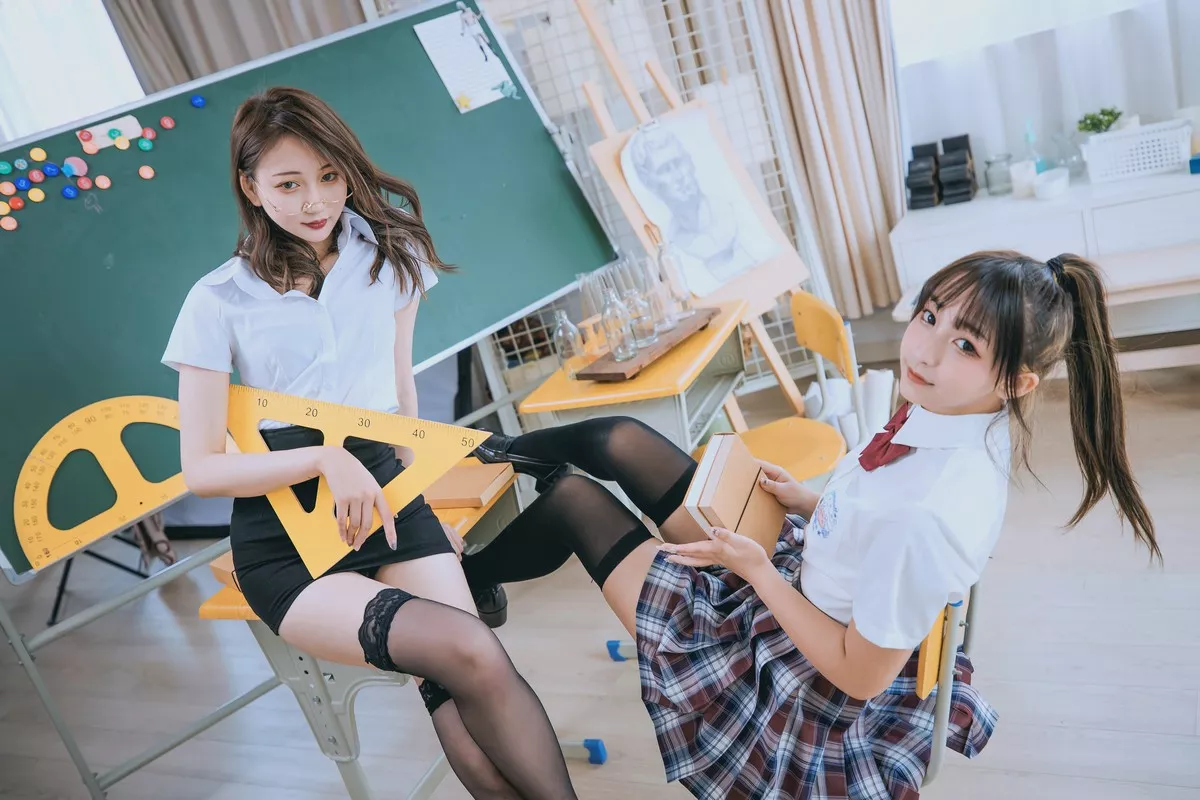 萝莉美女神楽板真冬百合教室主题教室里师生情主题性感白T配黑丝袜诱惑写真150P