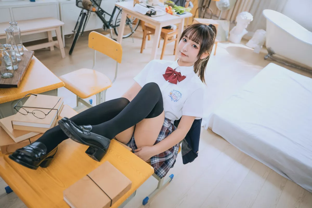 萝莉美女神楽板真冬百合教室主题教室里师生情主题性感白T配黑丝袜诱惑写真150P