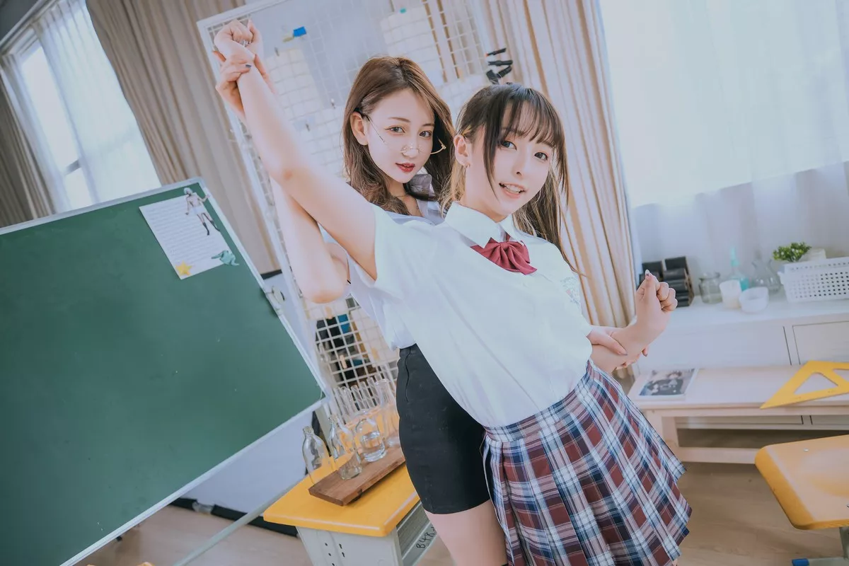 萝莉美女神楽板真冬百合教室主题教室里师生情主题性感白T配黑丝袜诱惑写真150P