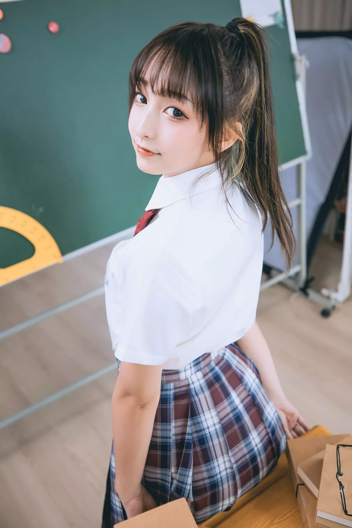 萝莉美女神楽板真冬百合教室主题教室里师生情主题性感白T配黑丝袜诱惑写真150P
