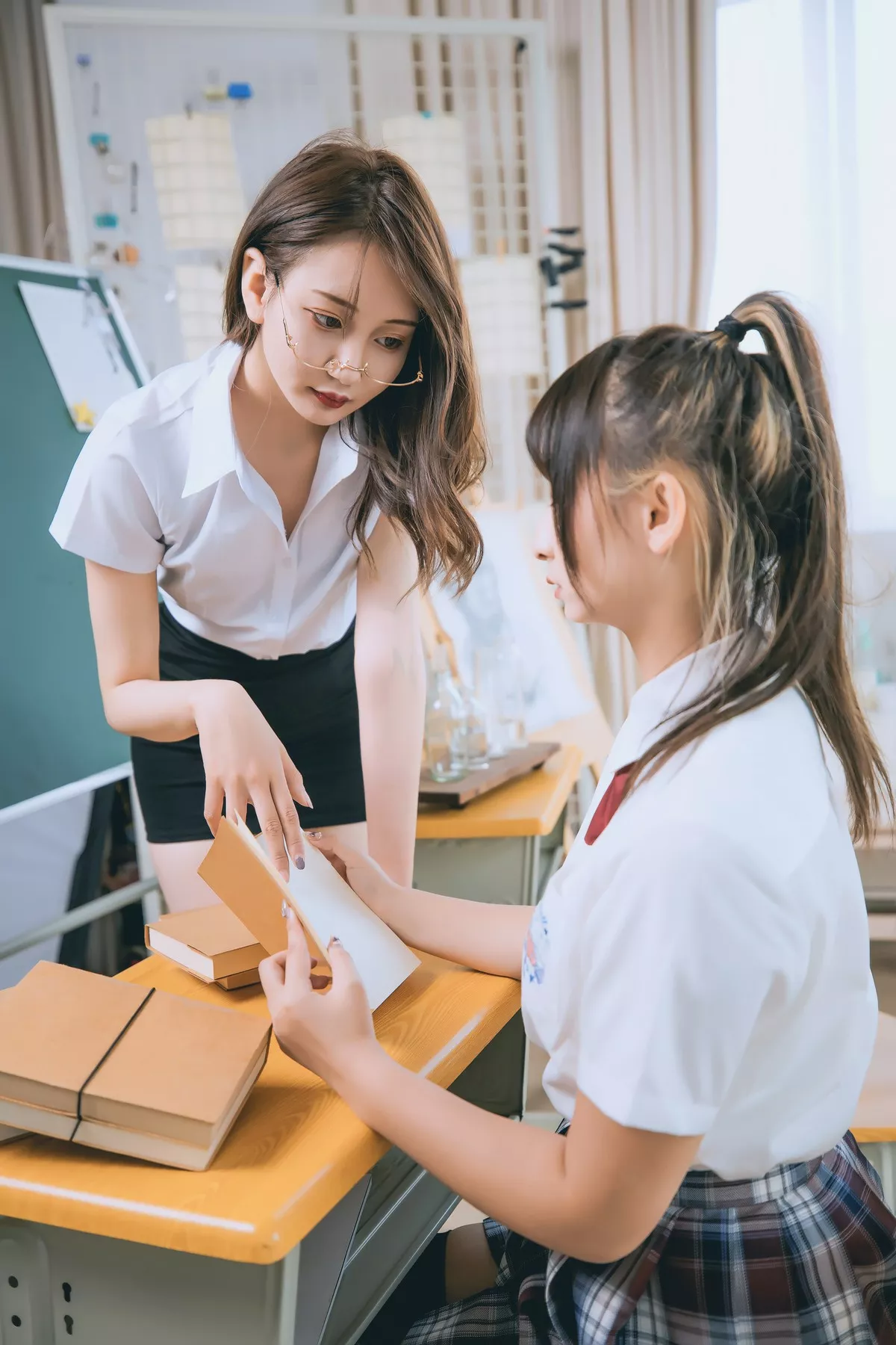 萝莉美女神楽板真冬百合教室主题教室里师生情主题性感白T配黑丝袜诱惑写真150P