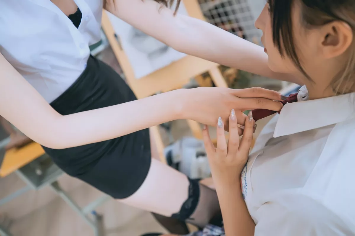 萝莉美女神楽板真冬百合教室主题教室里师生情主题性感白T配黑丝袜诱惑写真150P