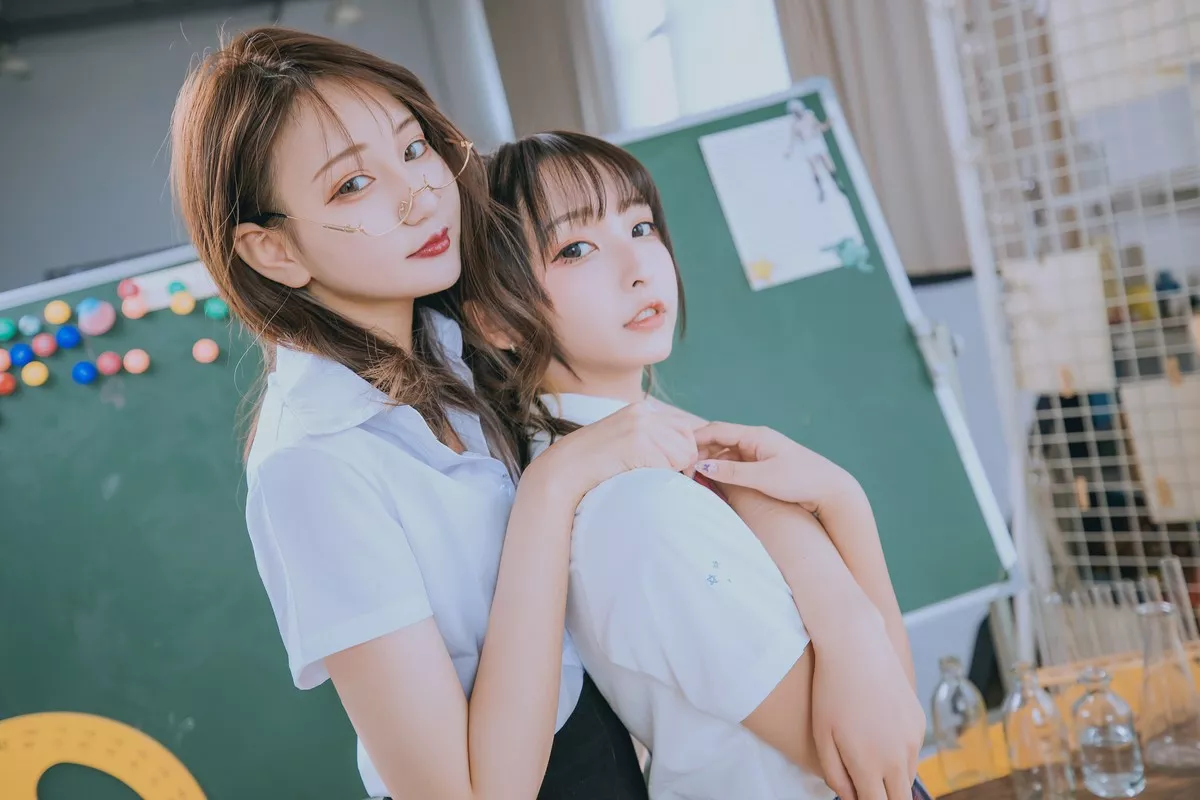 萝莉美女神楽板真冬百合教室主题教室里师生情主题性感白T配黑丝袜诱惑写真150P
