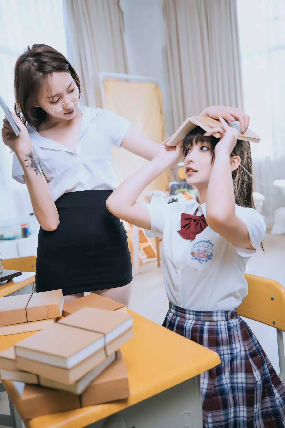 萝莉美女神楽板真冬百合教室主题教室里师生情主题性感白T配黑丝袜诱惑写真150P