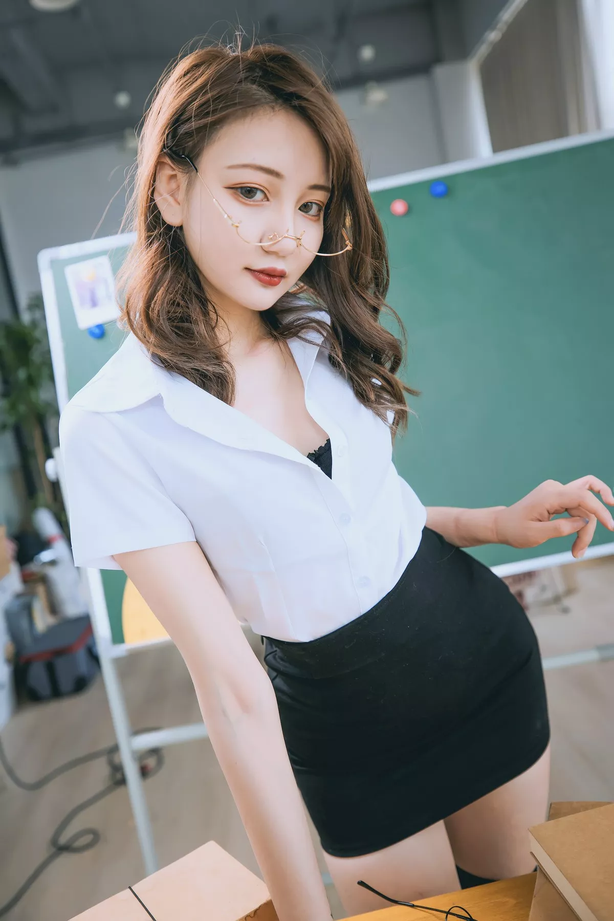 萝莉美女神楽板真冬百合教室主题教室里师生情主题性感白T配黑丝袜诱惑写真150P