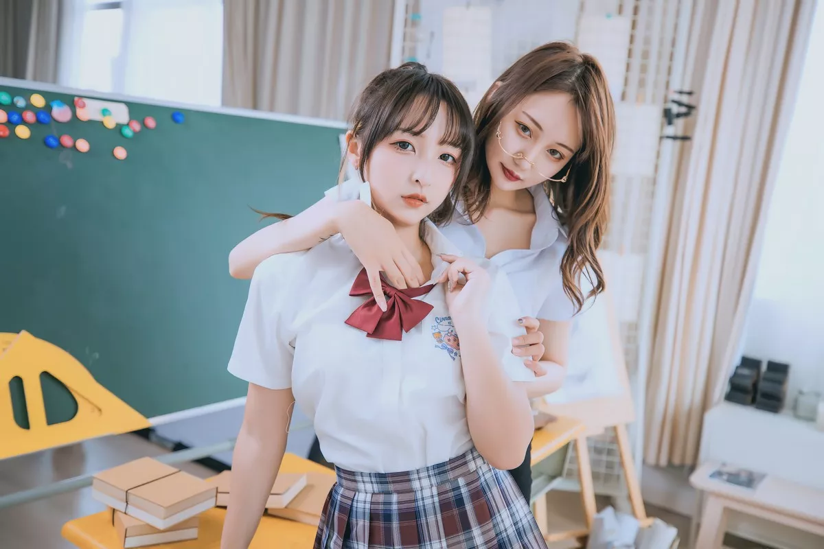 萝莉美女神楽板真冬百合教室主题教室里师生情主题性感白T配黑丝袜诱惑写真150P