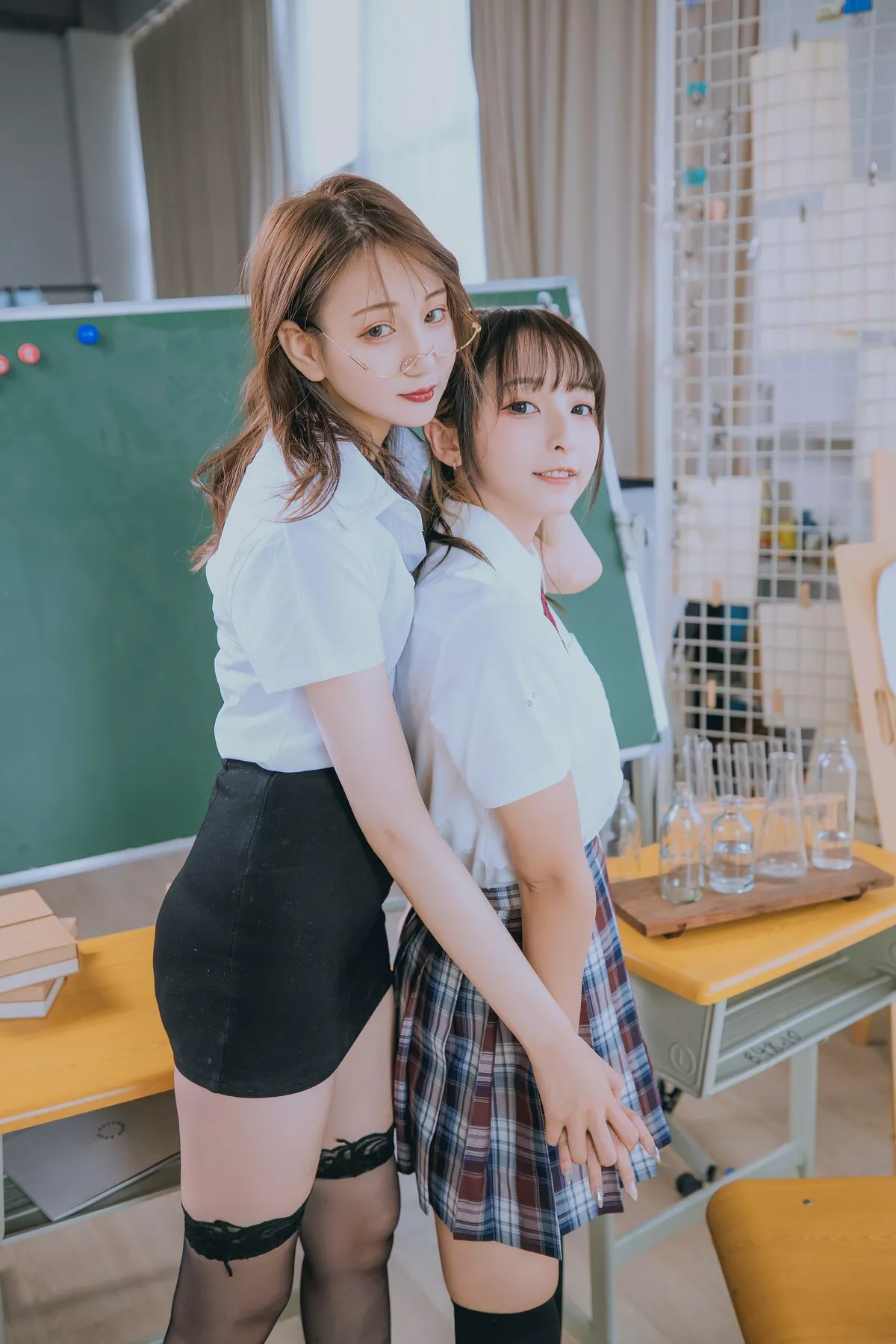 萝莉美女神楽板真冬百合教室主题教室里师生情主题性感白T配黑丝袜诱惑写真150P
