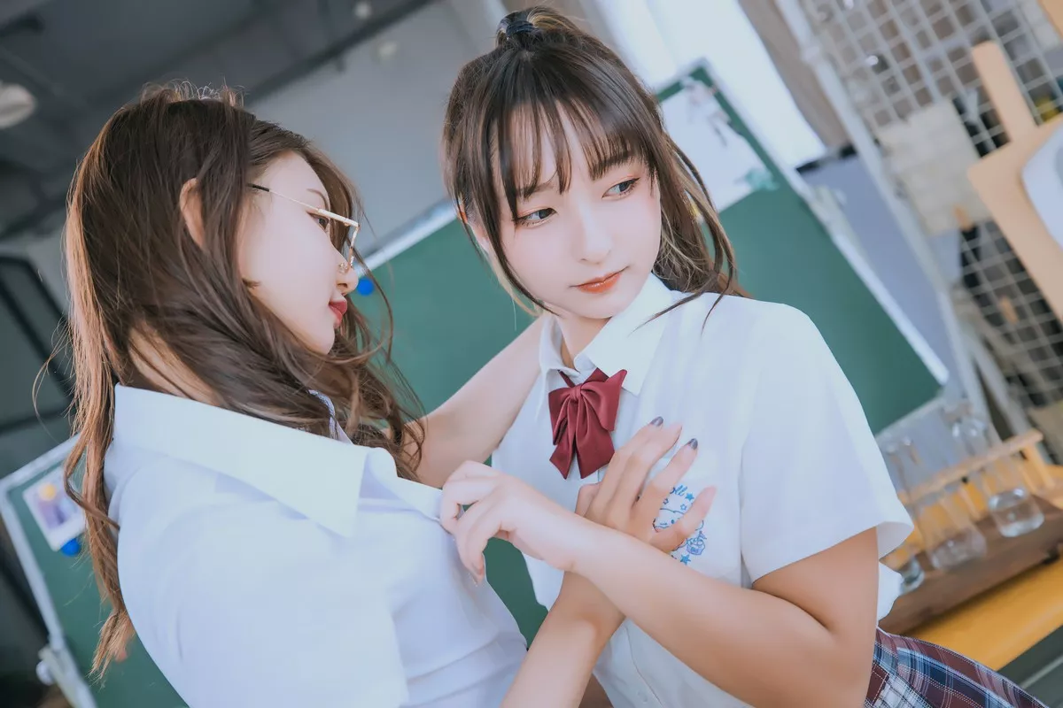 萝莉美女神楽板真冬百合教室主题教室里师生情主题性感白T配黑丝袜诱惑写真150P