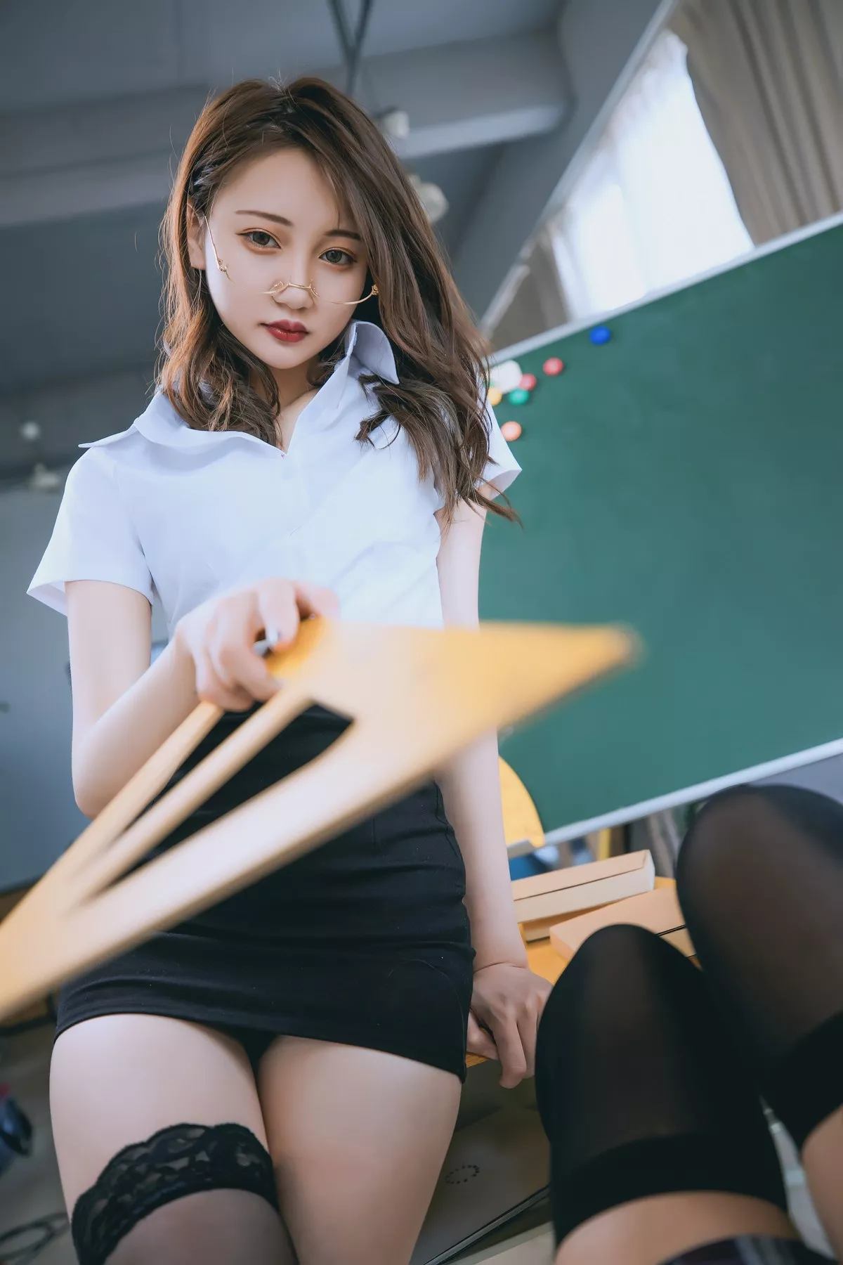 萝莉美女神楽板真冬百合教室主题教室里师生情主题性感白T配黑丝袜诱惑写真150P