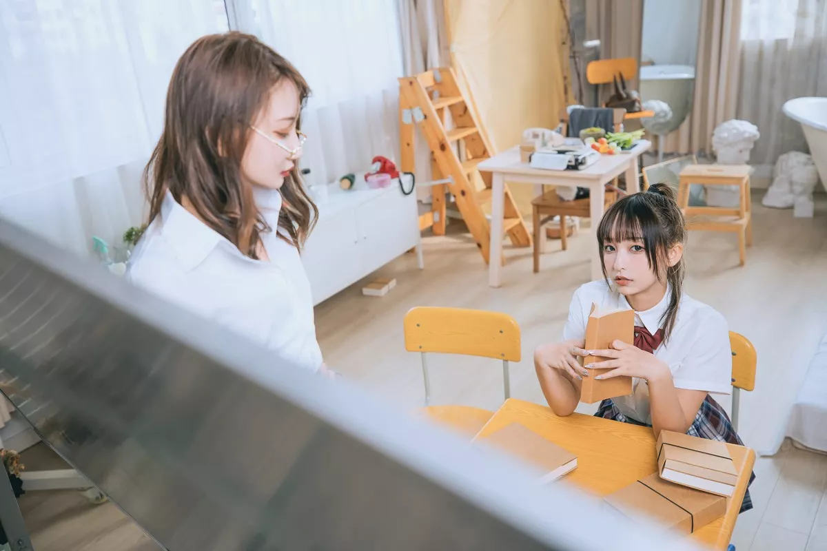 萝莉美女神楽板真冬百合教室主题教室里师生情主题性感白T配黑丝袜诱惑写真150P