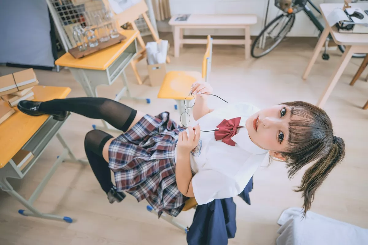 萝莉美女神楽板真冬百合教室主题教室里师生情主题性感白T配黑丝袜诱惑写真150P