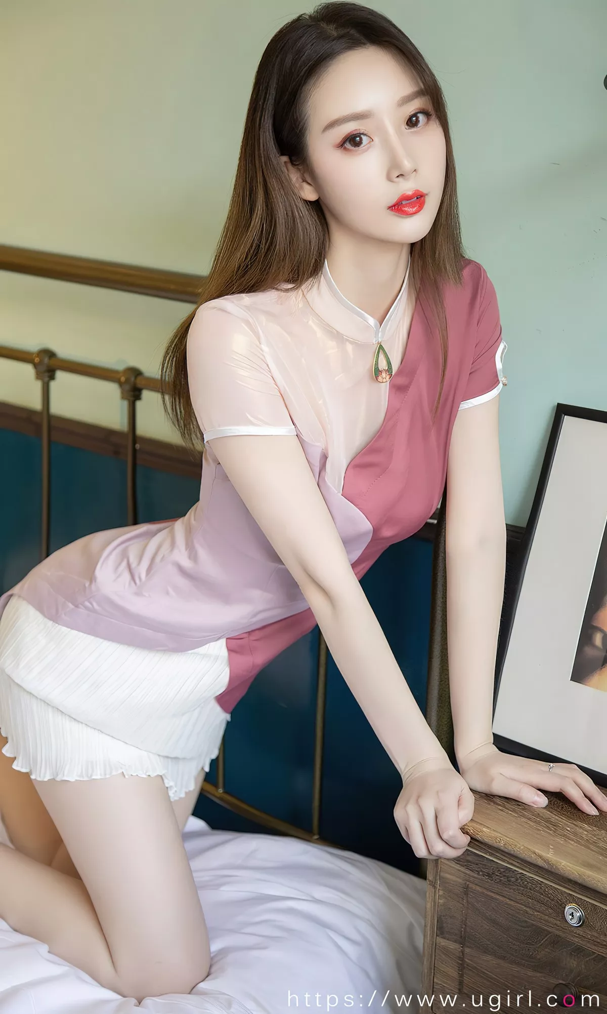 [Ugirls爱尤物]No.2381_模特徐肉肉私房性感JK制服+唐风旗袍秀完美身材诱惑写真35P